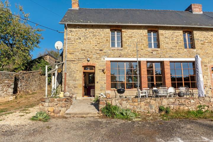 Gîte pour 9 personnes, avec Jardin à Mauron