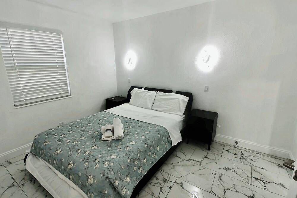 3-bedroom 2-bath house in beautiful St. Petersburg nr Parks in Black Sea region