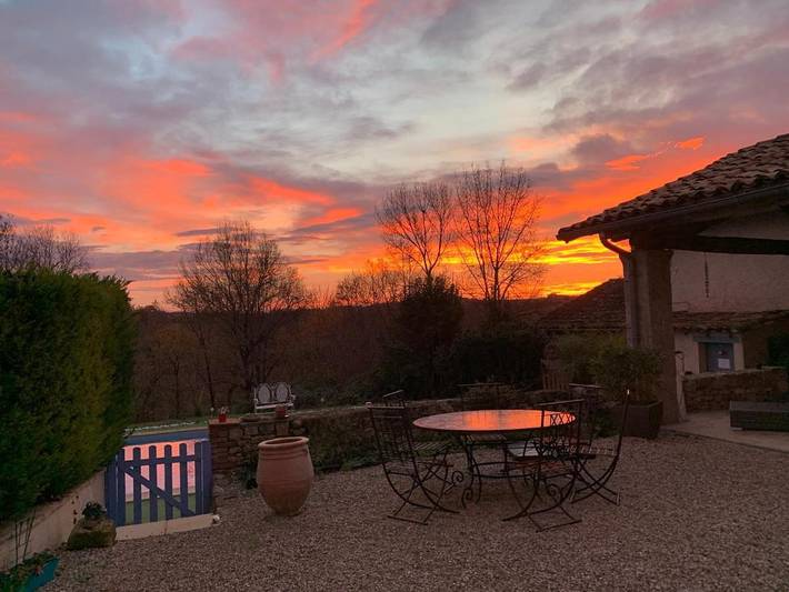 Location de vacances pour 2 personnes, avec piscine ainsi que vue et jardin à Le Verdier - 4