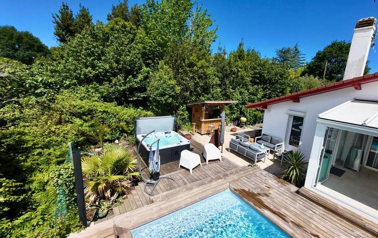 Chalet para 13 personas, con jardín además de jacuzzi y piscina - 1