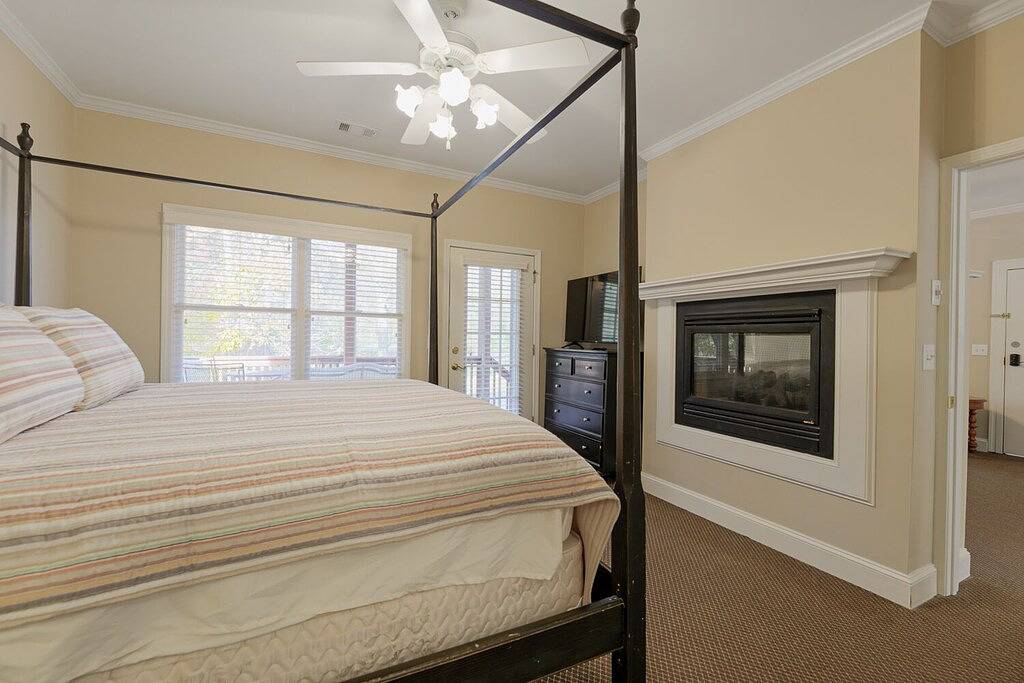 Ganze Wohnung, Alpine River Suites #401 - Cozy Riverfront Condo in Helen, Chattahoochee National Forest