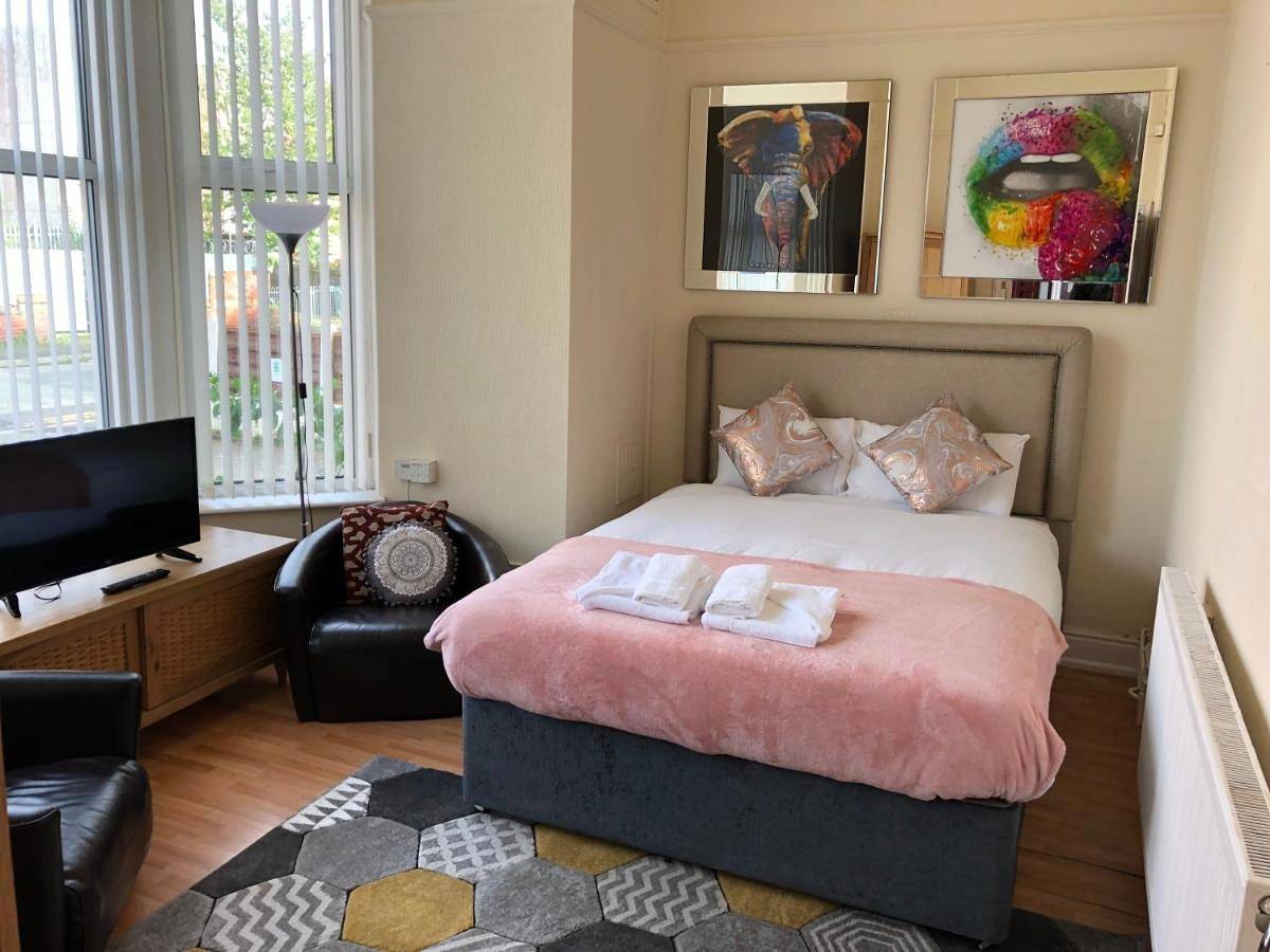Guesthouse for 10 people with garden in Manchester, Greater Manchester
