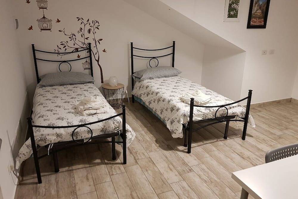 Villa Ginevra tweede eenheid appartement met zwembad wifi gratis parkeren in Santa Venerina, Etna