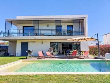 Gîte pour 8 personnes, avec jardin et balcon à La Roquette-sur-Siagne