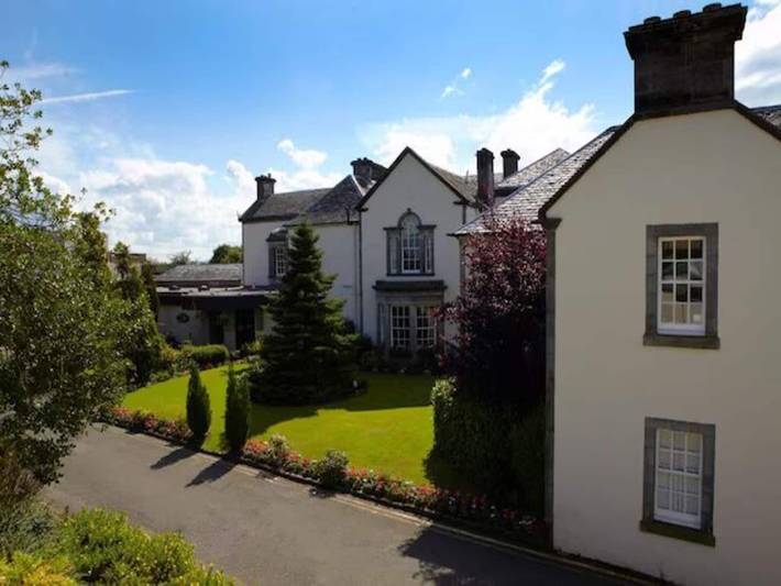 Apartment for 2 people, with Terrace and Garden as well as Pool and Sauna in Dunfermline