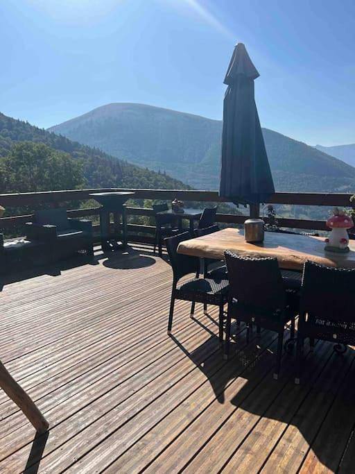 Location de vacances pour 14 personnes, avec piscine et jardin ainsi que vue et terrasse à Saint-Laurent-en-Beaumont - 4