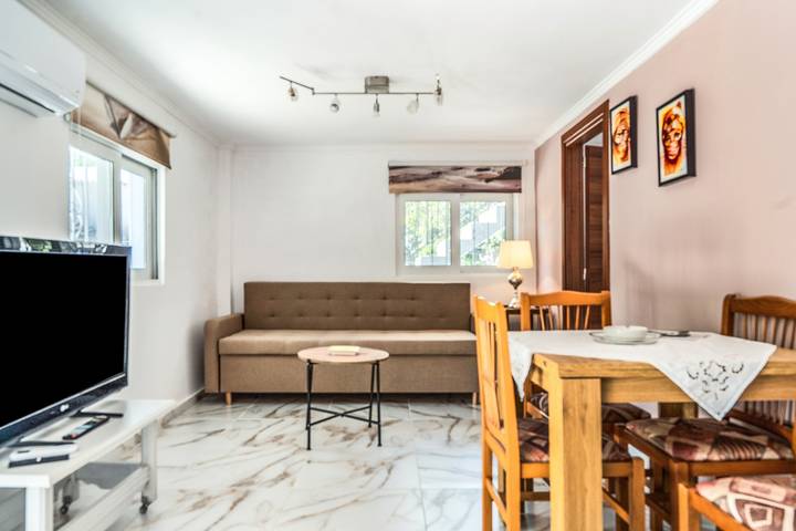Entire apartment, Apartment 'Hortata Panorama Garden House' with Mountain View, Wi-Fi and Air Conditioning in Greece
