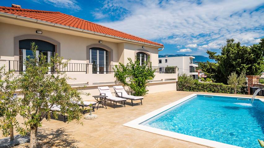 Villa pour 8 personnes, avec jacuzzi ainsi que jardin et terrasse dans Rab - 3