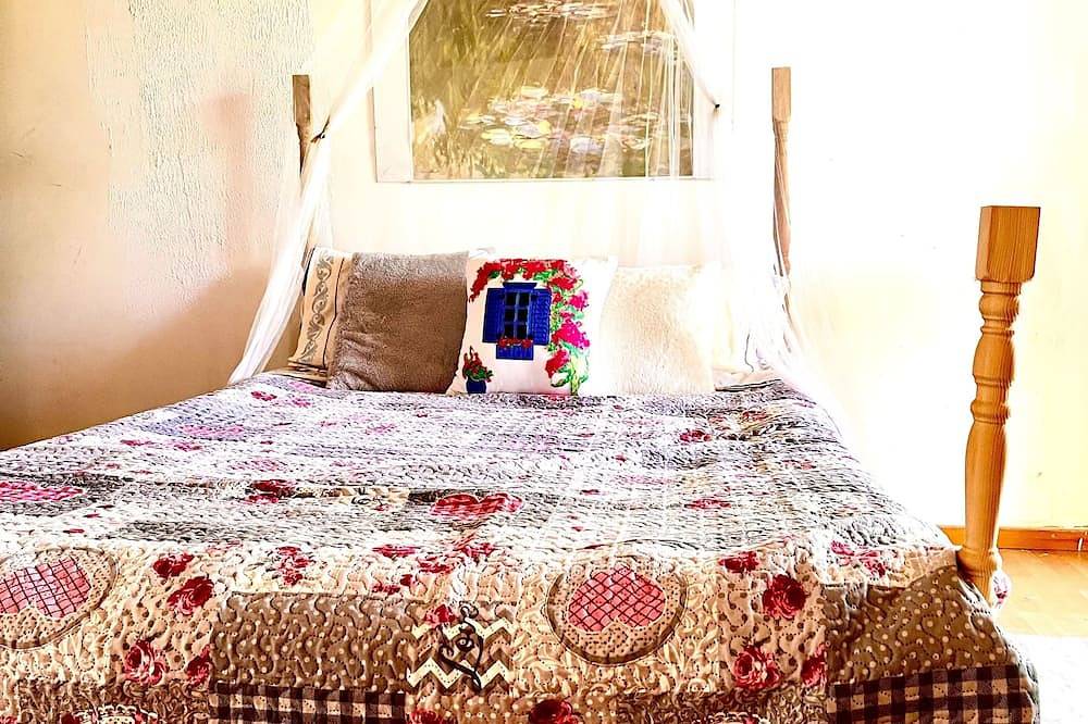 Oasis Retreat with Private Hammam-style bath, Mini Golf Course in Samos