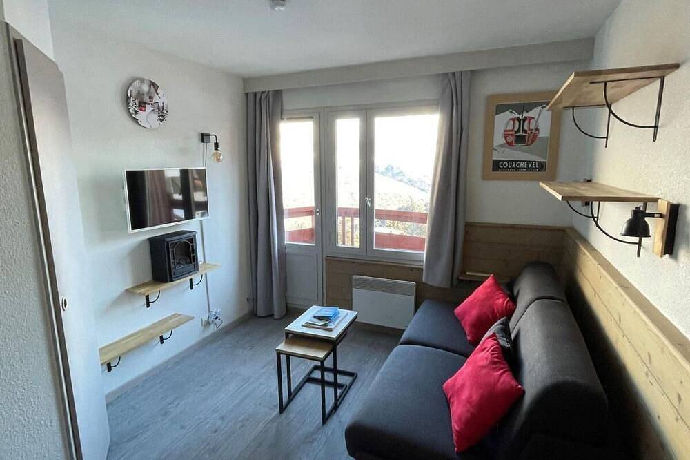 Apartamento entero, 50m from ski slopes, 3rd floor, view forest, balcony, tv, ski locker, 27m², La Tania in La Tania, La Perrière