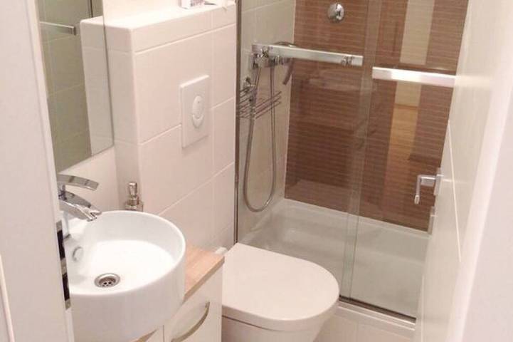 Ganze Wohnung, Apartment Sol - 5 m vom Meer entfernt in Drašnice, Makarska Riviera