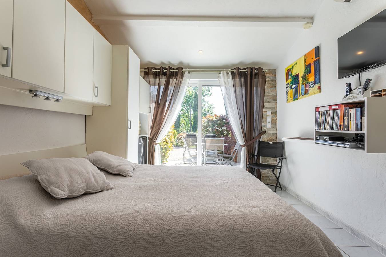 Chambre d’hôtes « Chrisama » avec piscine partagée, Wi-Fi et climatisation in Flayosc, Région de Draguignan