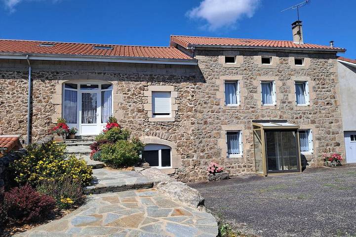 Gîte pour 6 personnes, avec Balcon et Jardin à Raucoules