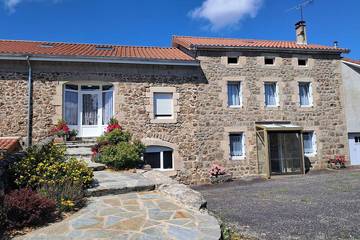 Gîte pour 6 personnes, avec jardin à Raucoules