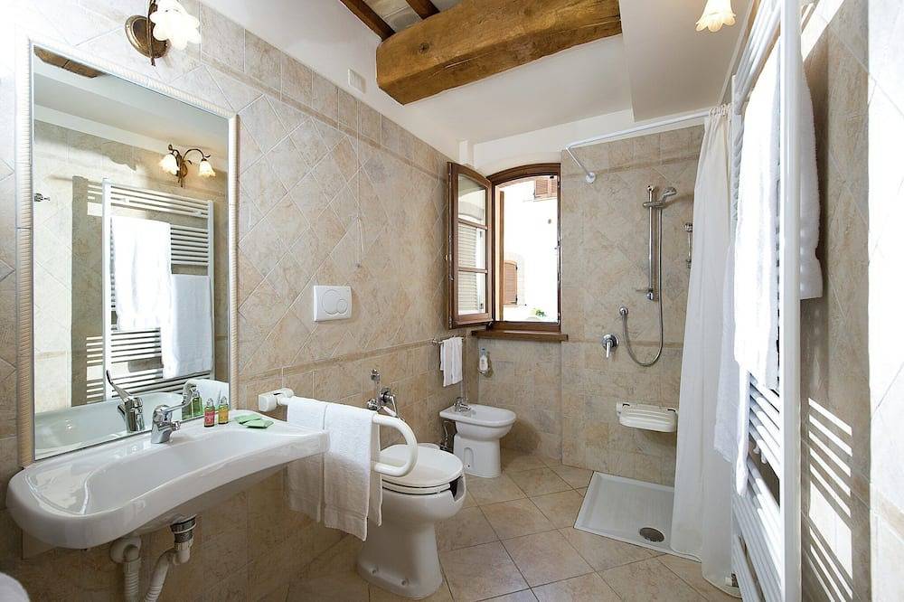 Villa in Cannara with Pool near Assisi in Bettona, Perugia Province