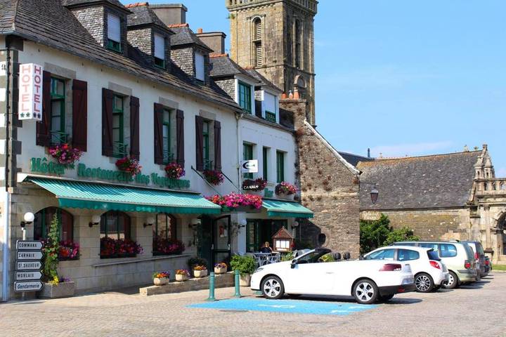 Hôtel, avec Terrasse à Sizun