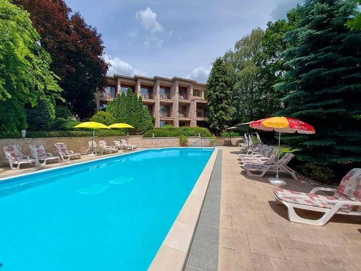 Hotel für 4 Personen, mit Sauna und Garten sowie Pool und Ausblick in Balatonalmadi - 2