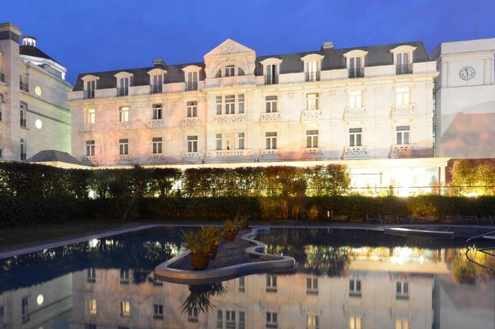 Hôtel pour 10 personnes, avec Jacuzzi et Terrasse ainsi que Jardin et Sauna dans Solares