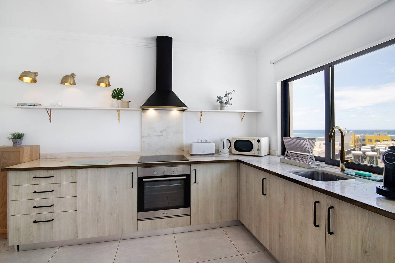 Apartamento inteiro, Apartamento de férias 'Lindo T2 Com Vista Mar' com Wi-Fi e ar condicionado in Cavacos, Quarteira