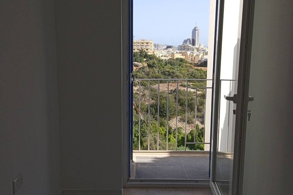 Designer-finished apartment close to Balluta bay in St. Julian's in Paceville, San Giljan