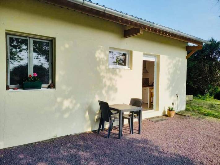 Gîte pour 2 personnes, avec terrasse et jardin, animaux acceptés à Quemper-Guézennec - 3