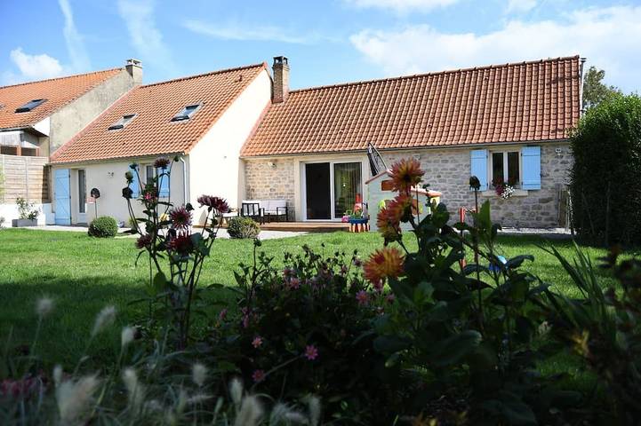 Location de vacances pour 10 personnes, avec terrasse ainsi que jardin et jacuzzi à Rety