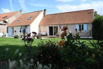 Gîte pour 10 personnes, avec jardin ainsi que terrasse et jacuzzi à Rety