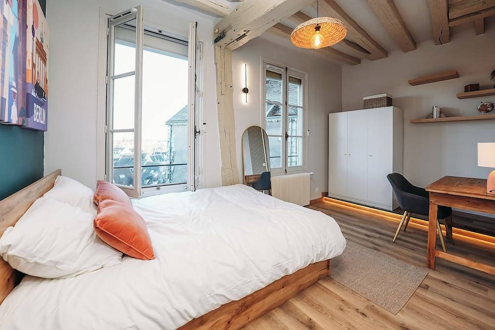 Appartement entier, Charmant refuge urbain avec vue sur la ville in Chartres, Région de Chartres