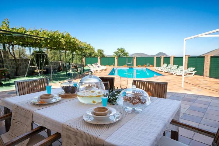 Casa de vacaciones para 10 personas, con Balcón y Terraza además de Jardín y Piscina en Loja - 2