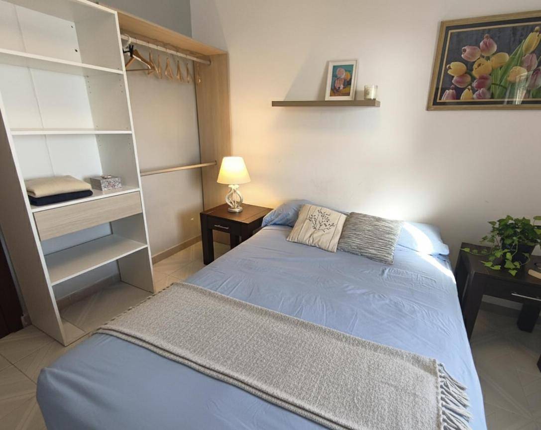 Apartamento vacacional entero, Vistas a 3 Países y 2 Continentes - 1ª Linea de Playa - 5 min Gibraltar - E-Scooter Gratis in Playa Llanito, La Línea de la Concepción