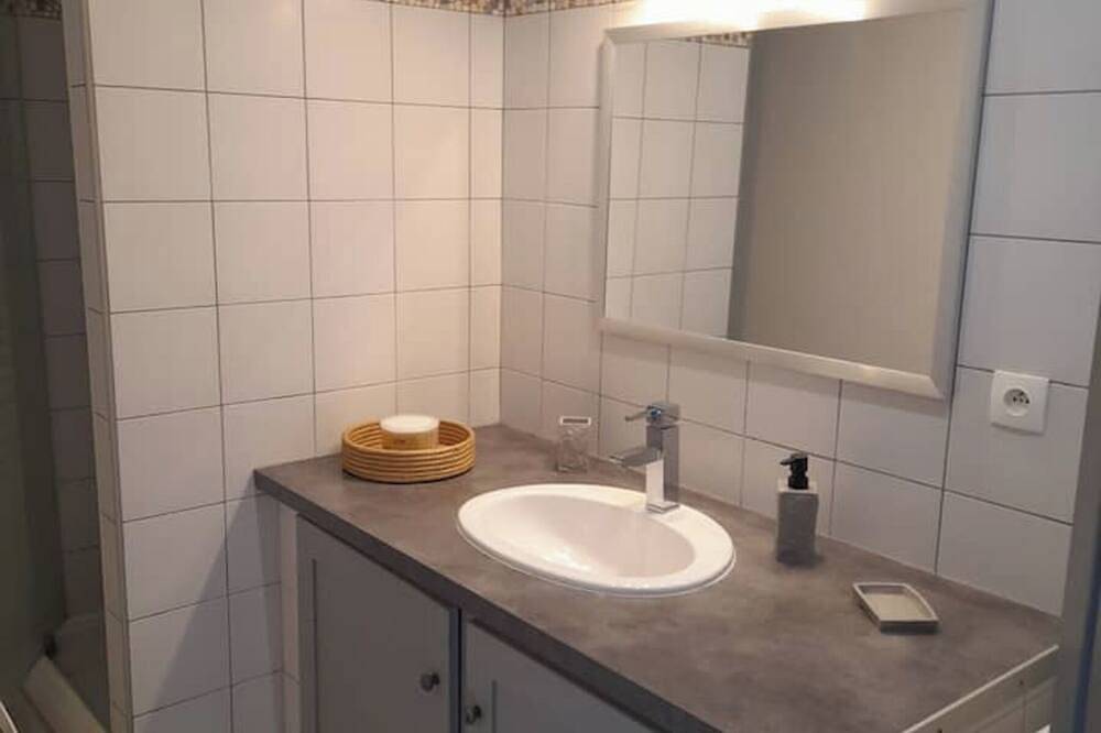 Apartamento entero, Apartamento 'Lou Grand Jas' con vistas a la montaña, jardín privado y Wi-Fi in Plan-d'Orgon, Region de Arles