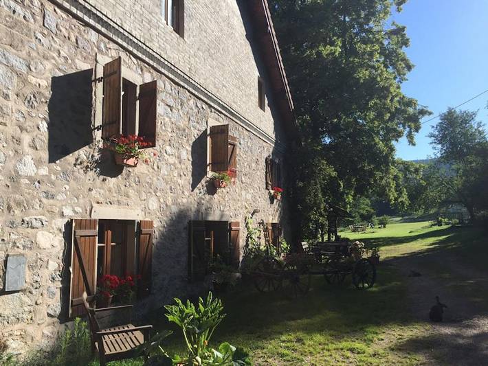 Chambre d’hôte pour 2 personnes, avec vue sur le lac ainsi que vue et jardin à La Celle-sous-Gouzon