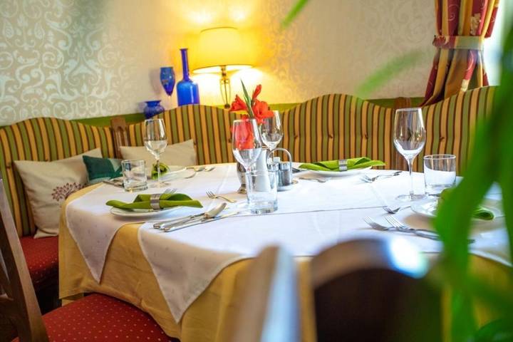 Hotel für 2 Personen, mit Balkon und Terrasse sowie Garten und Pool in Straß im Attergau - 2
