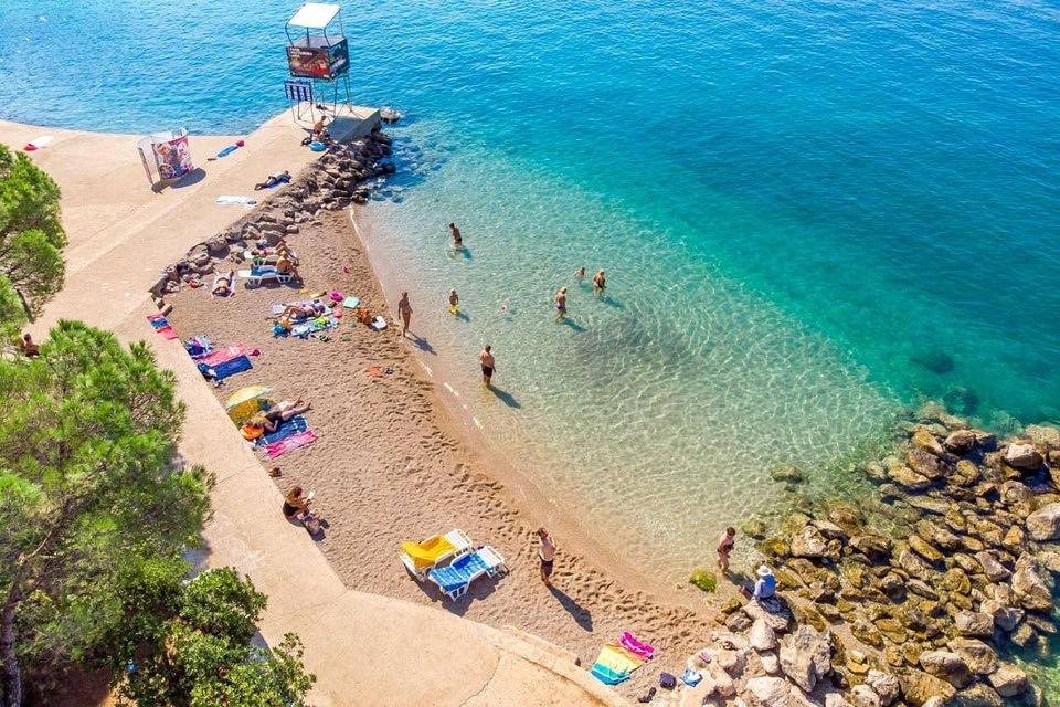 Schönes Ferienhaus Luka in Strandnähe  in Zidarici, Krk