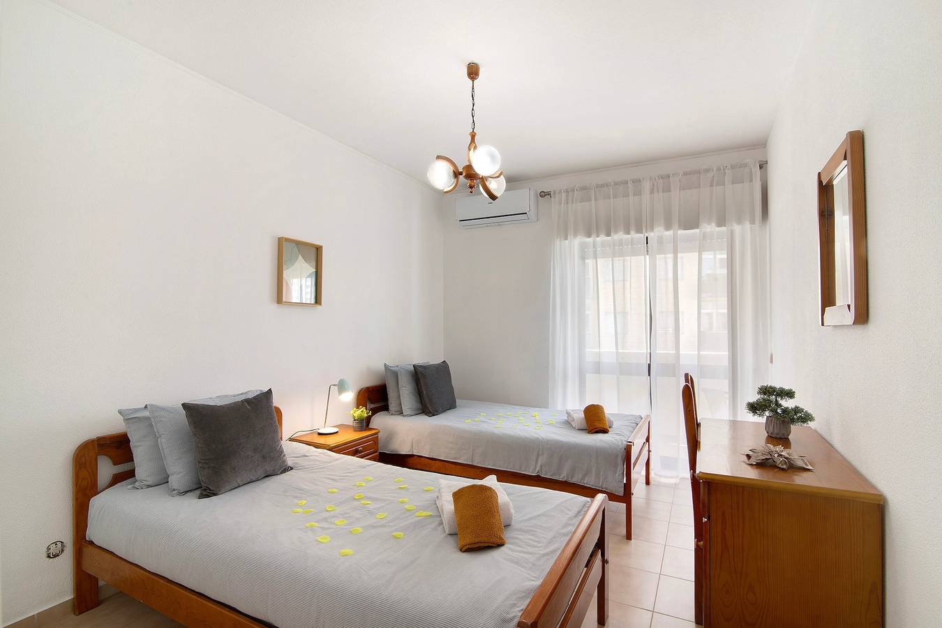 Ganze Wohnung, Apartment 'Coastal Comfort - Praia Da Rocha' mit Gemeinschaftspool, Wlan und Klimaanlage in Praia da Rocha, Portimão