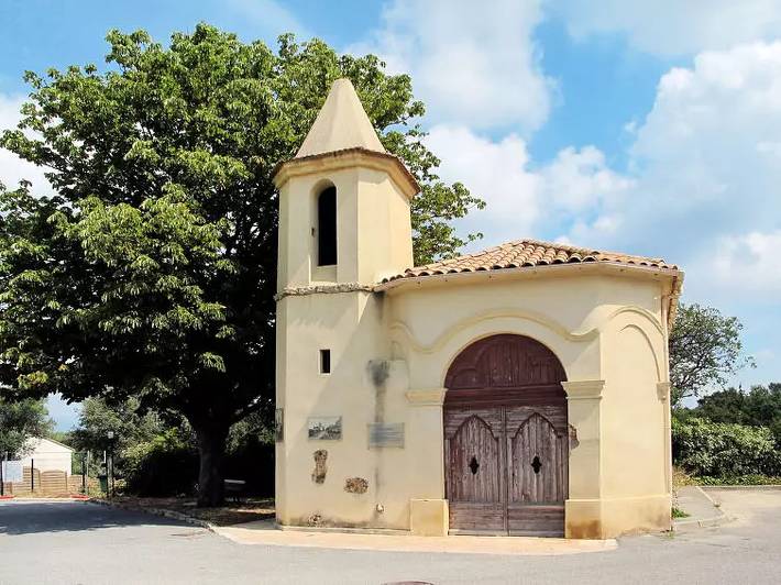 Location de vacances pour 6 personnes, avec terrasse et piscine à Bagnols-en-Forêt - 2