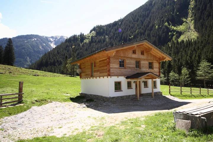 Chalet für 10 Personen, mit Balkon und Terrasse sowie Garten und Ausblick in Rohrmoos