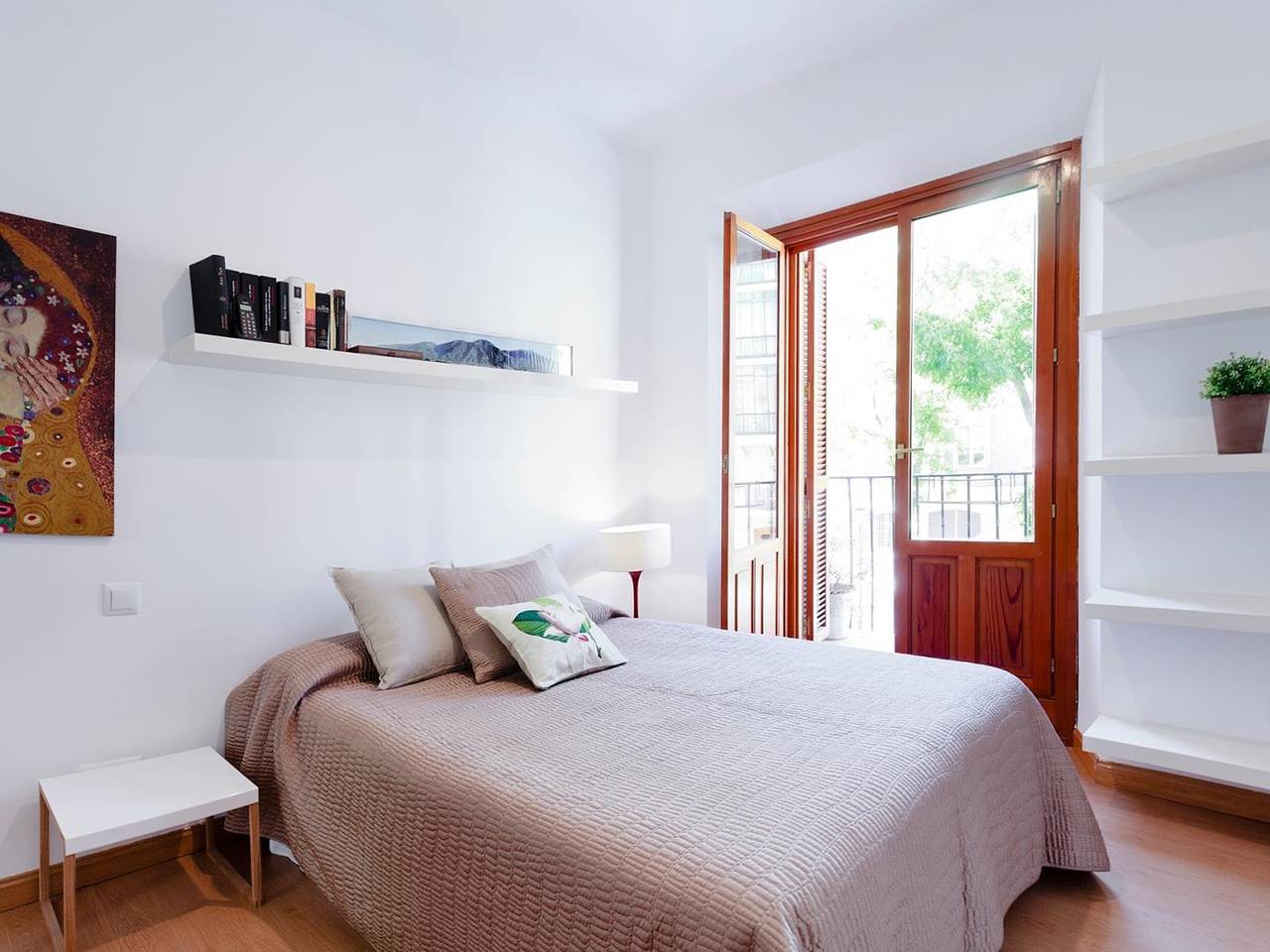 Entire vacation apartment, San Miguel Apartment in Centro (Madrid), Madrid