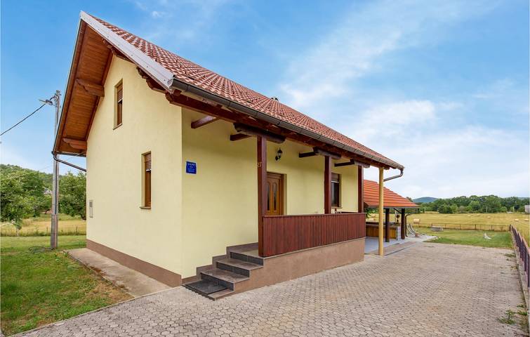Charmante 2-Zimmer-Wohnung mit Terrasse in der Nähe des Flusses Lika in Gospitsch, Lika-Senj