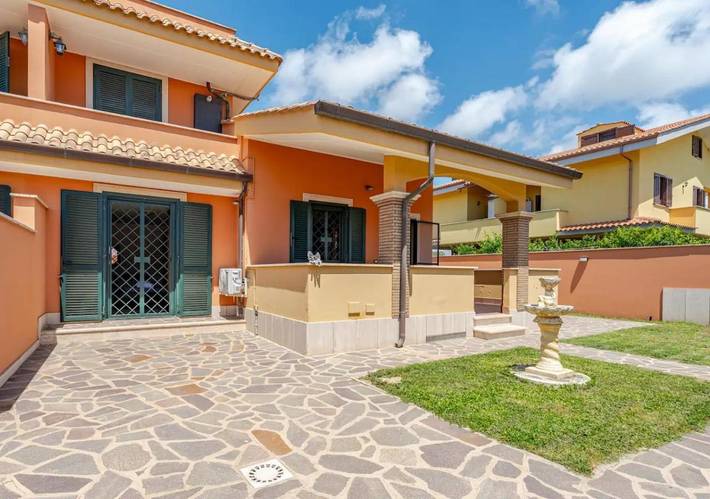 Casa vacanza per 7 persone, con giardino, adatto a famiglie con bambini in Fiumicino