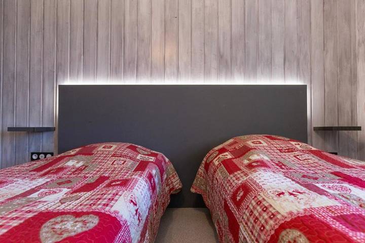 Location de vacances pour 8 personnes, avec piscine ainsi que vue et jardin, animaux acceptés à Morbier - 4