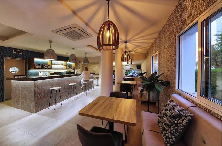 Aparthotel para 4 pessoas, com piscina e piscina infantil e ainda jardim em Lagos