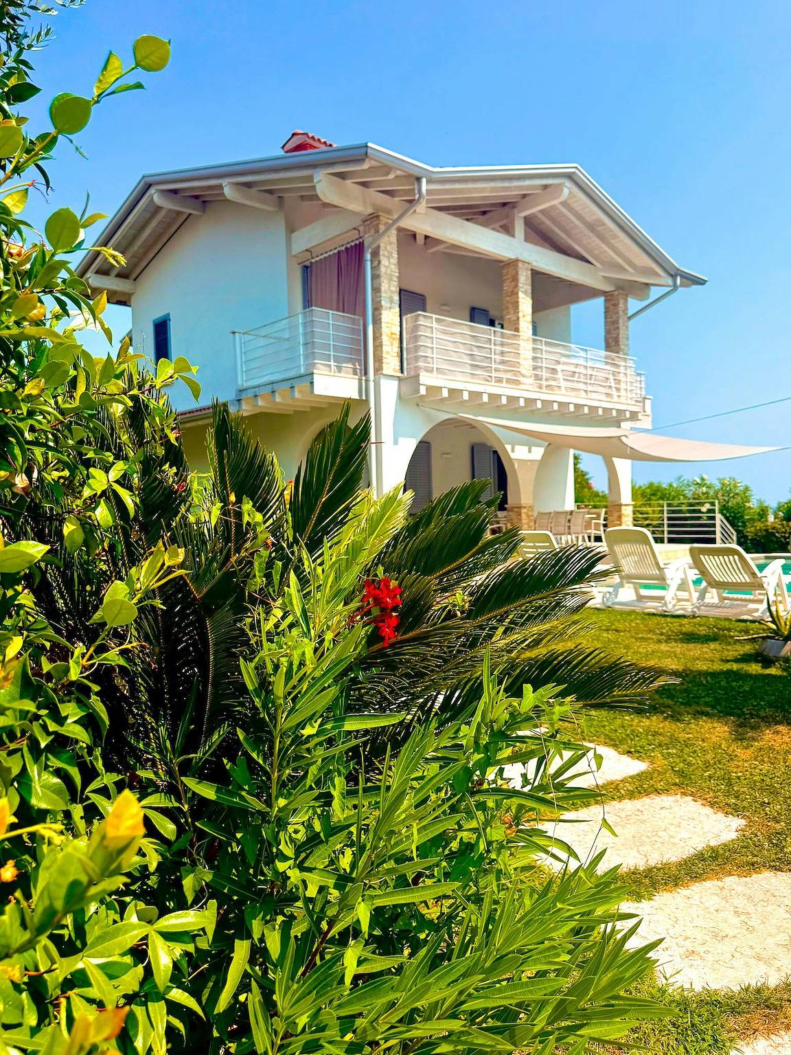 Villa con piscina e jacuzzi sul Garda in Manerba del Garda, Prealpi Gardesane