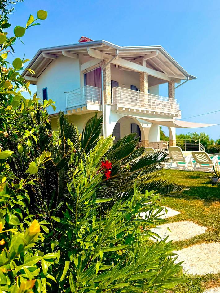 Villa con piscina y jacuzzi en el lago de Garda in Manerba del Garda, Montañas Garda