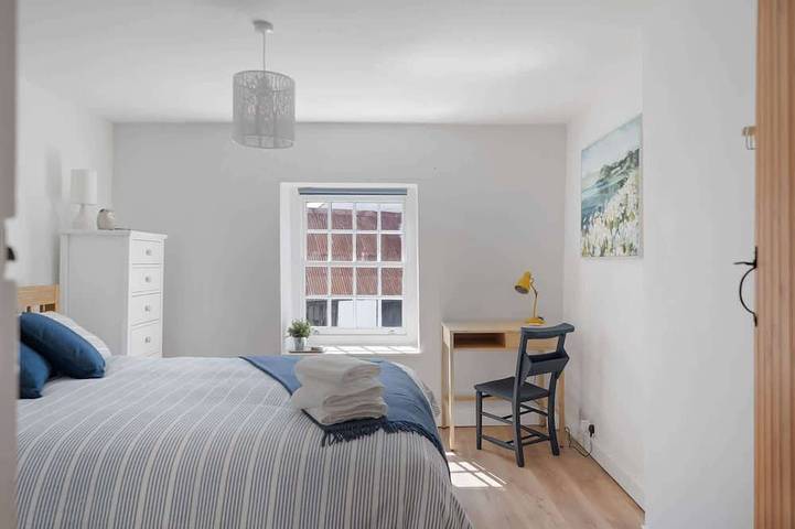 Serene Cottage Nr the Waterfront, Topsham in Crealy Adventure Park, Devon
