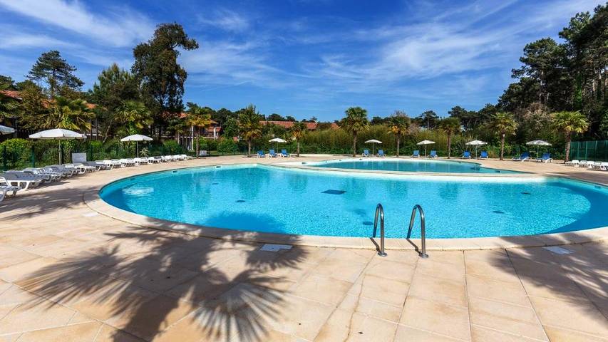 Parc de vacances pour 6 personnes, avec piscine et jardin ainsi que bassin pour enfant et vue dans les Landes - 2