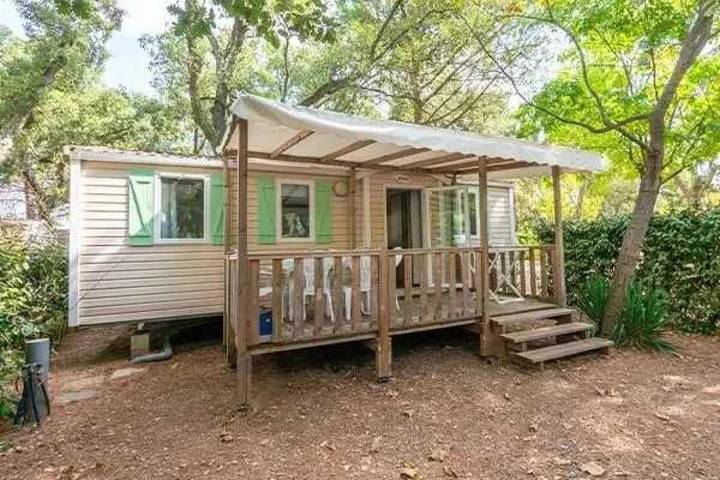 Camping pour 6 personnes, avec piscine et terrasse