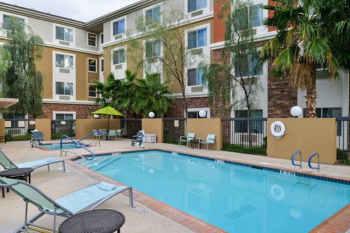 Hôtel pour 3 personnes, avec jacuzzi et piscine, animaux acceptés