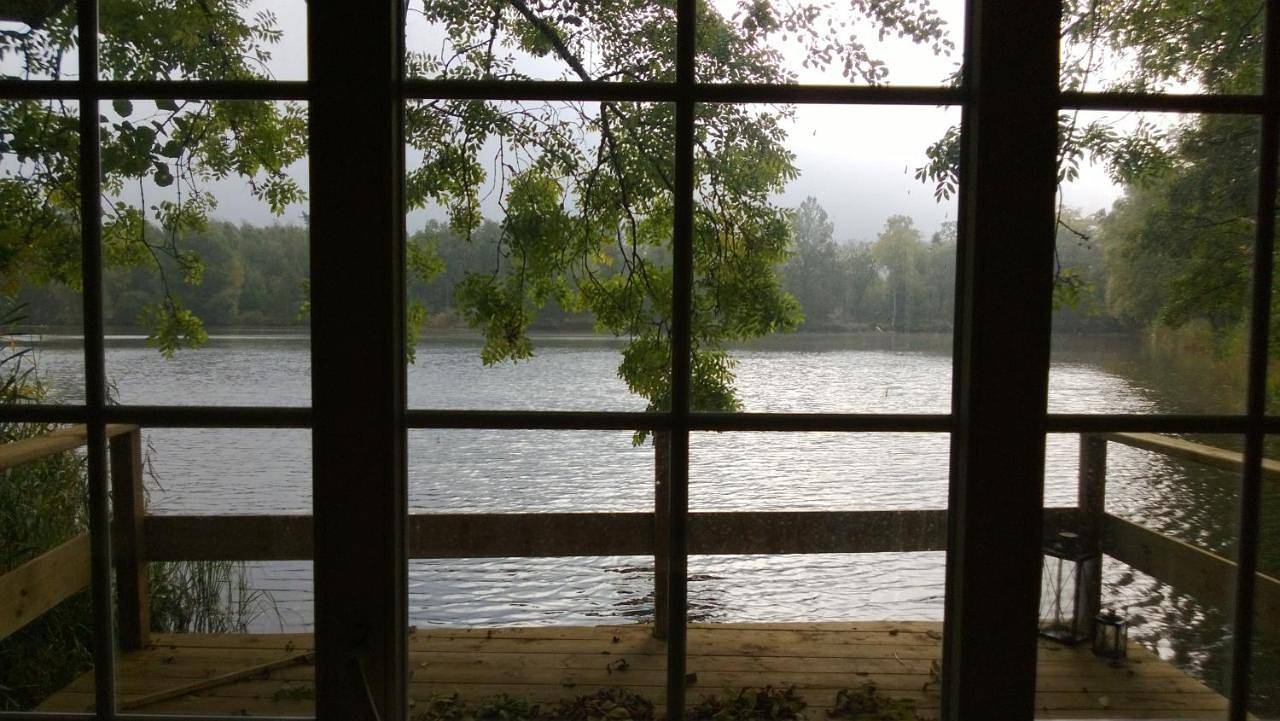La cabane sur l'eau in Cul-des-Sarts, Couvin