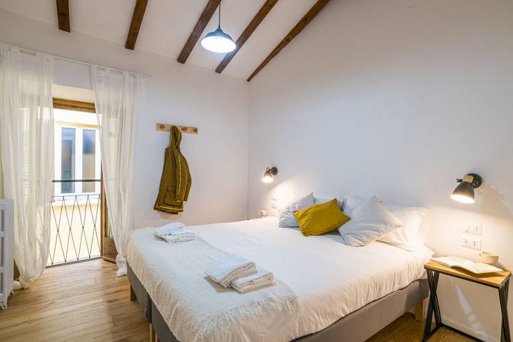 Entire apartment, Guesthost - Casa Bar 2 Stylish Apartment Lake Como in Dongo, Lake Como